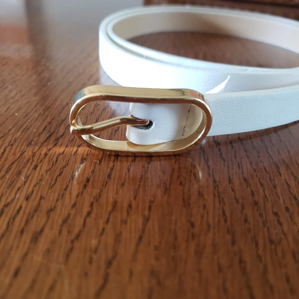 Target Vegan Leather Skinny White Belt With Oval Gold Buckle Size Large